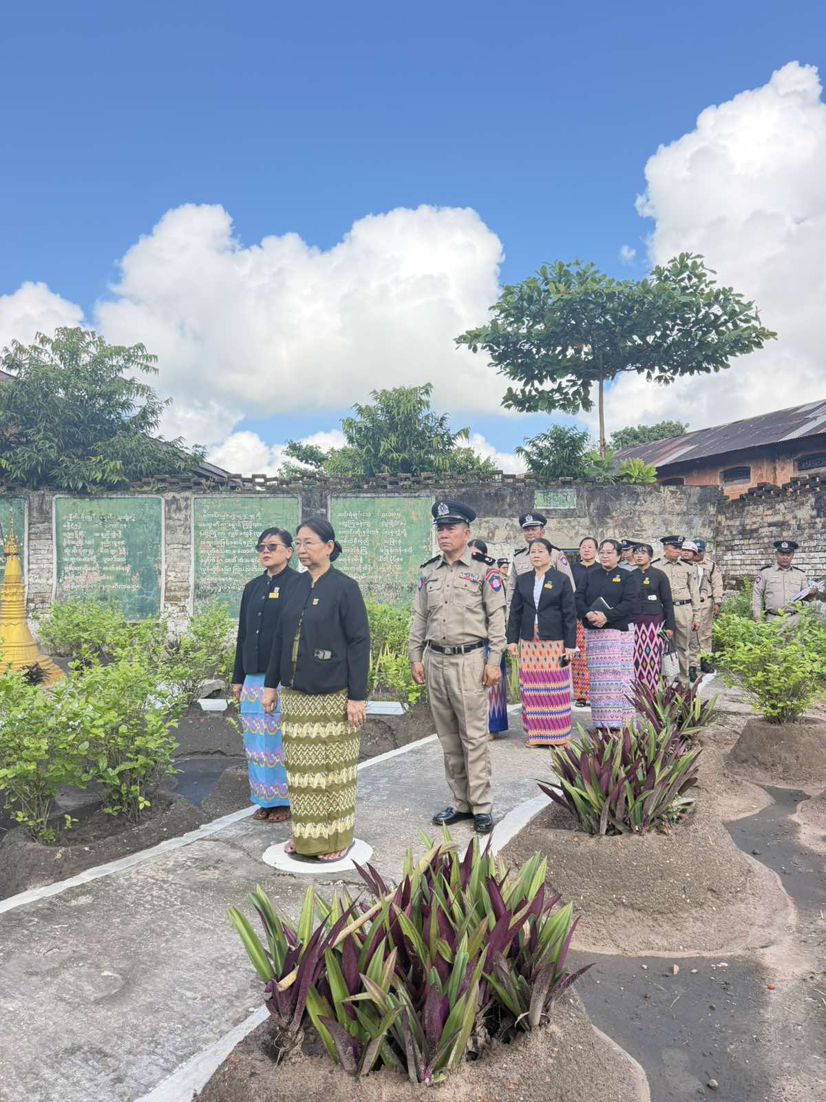 ဧရာဝတီတိုင်းဒေသကြီးတရားလွှတ်တော်တရားသူကြီး ဒေါ်ခင်စန်းဝင်း မြောင်းမြ အကျဉ်းထောင်အား ကြည့်ရှုစစ်ဆေးခြင်း